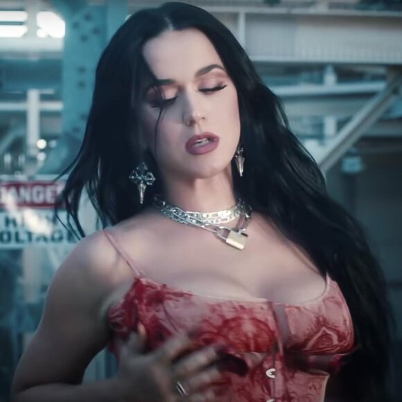 Vitaly Trespass necklace seen on Katy Perry - Picture 2 of 11